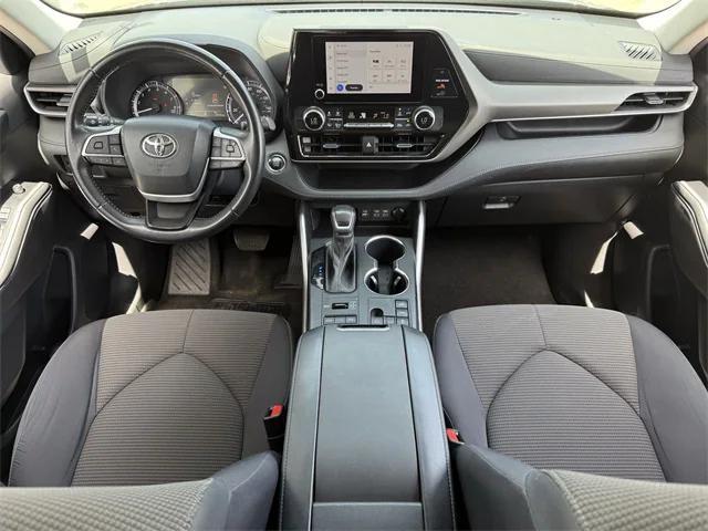 used 2023 Toyota Highlander car, priced at $35,009