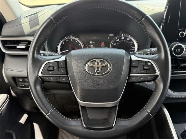 used 2023 Toyota Highlander car, priced at $35,009