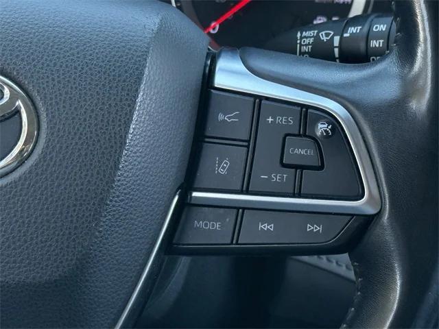 used 2021 Toyota Highlander car, priced at $21,966