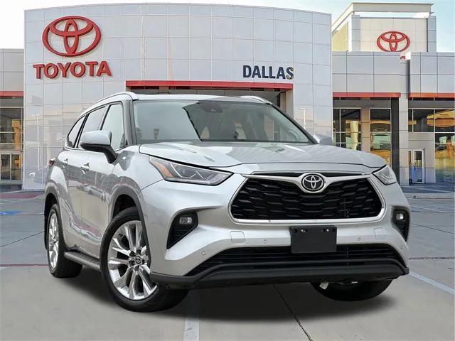 used 2022 Toyota Highlander car, priced at $36,306