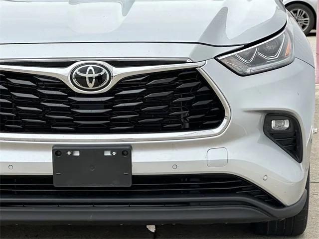 used 2022 Toyota Highlander car, priced at $36,306