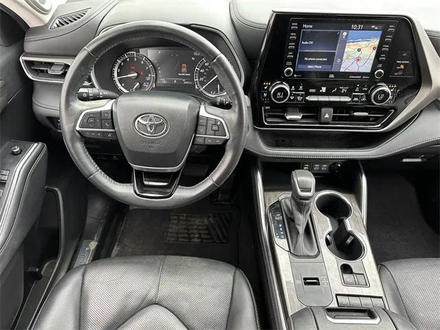 used 2022 Toyota Highlander car, priced at $36,306