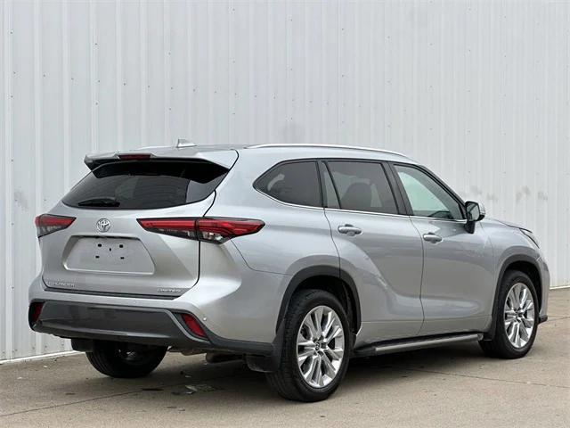 used 2022 Toyota Highlander car, priced at $36,306