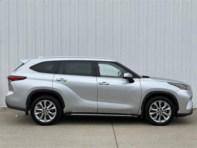 used 2022 Toyota Highlander car, priced at $36,306