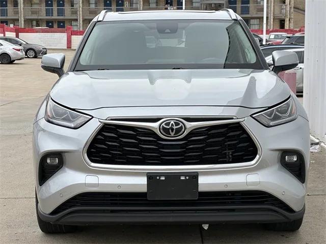 used 2022 Toyota Highlander car, priced at $36,306