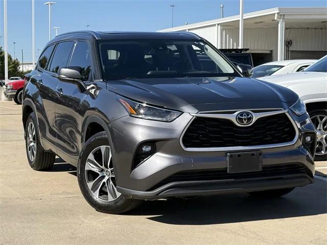 used 2021 Toyota Highlander car, priced at $25,609