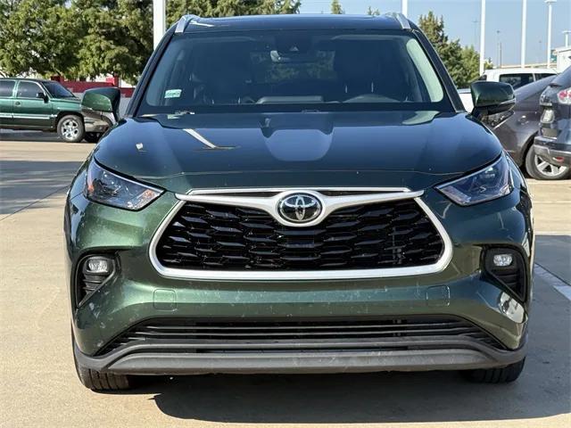 used 2023 Toyota Highlander car, priced at $34,007