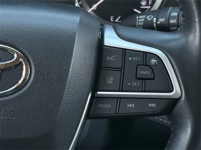 used 2023 Toyota Highlander car, priced at $34,007