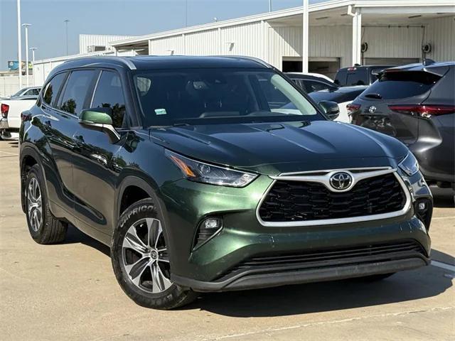 used 2023 Toyota Highlander car, priced at $34,007