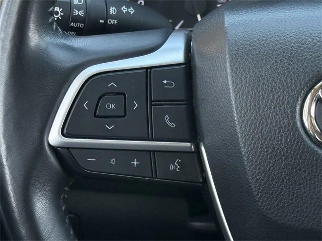 used 2023 Toyota Highlander car, priced at $34,007