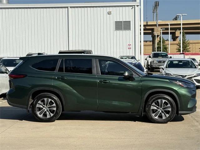used 2023 Toyota Highlander car, priced at $34,007