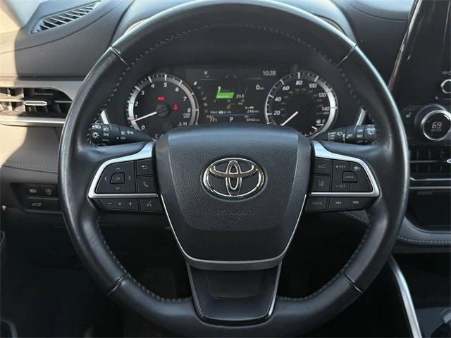 used 2023 Toyota Highlander car, priced at $34,007