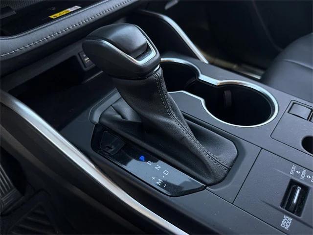 used 2023 Toyota Highlander car, priced at $34,007