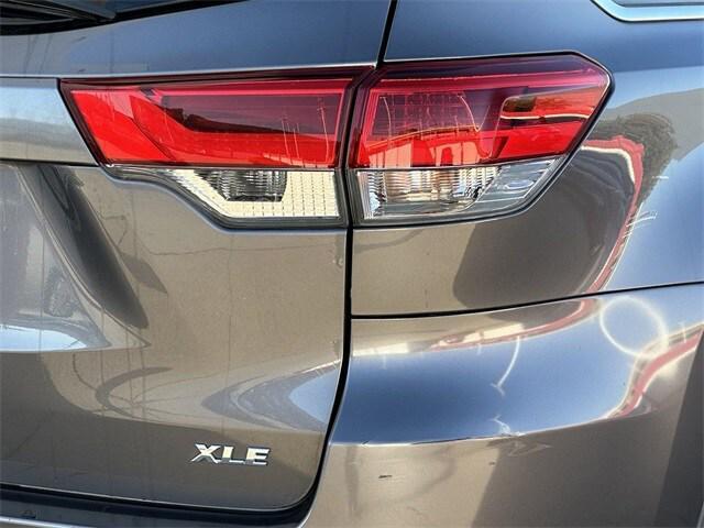 used 2018 Toyota Highlander car