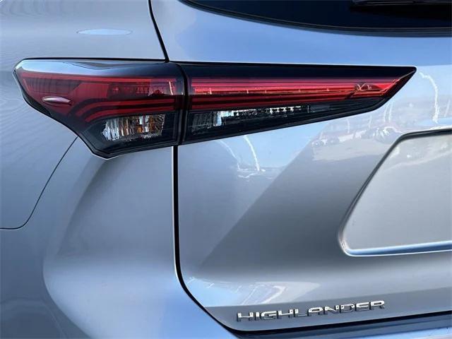 used 2023 Toyota Highlander car, priced at $36,663