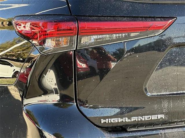 used 2022 Toyota Highlander car, priced at $29,650