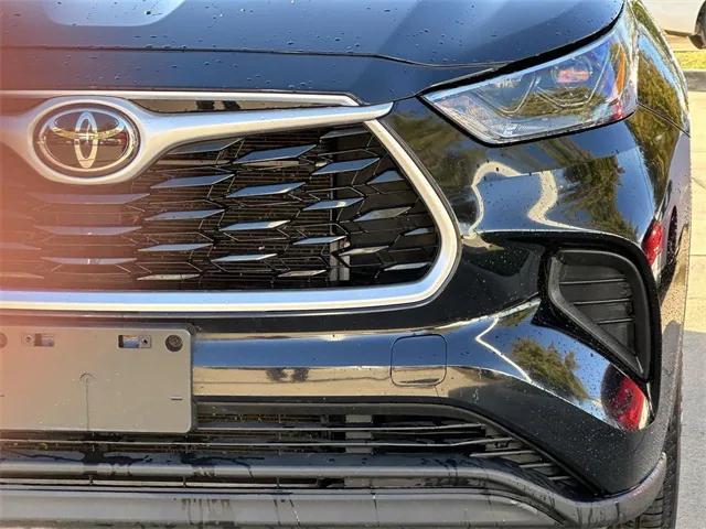 used 2022 Toyota Highlander car, priced at $29,650