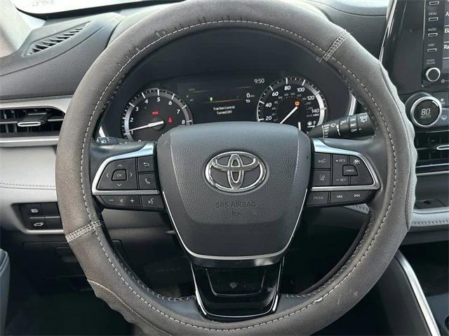 used 2021 Toyota Highlander car, priced at $32,908