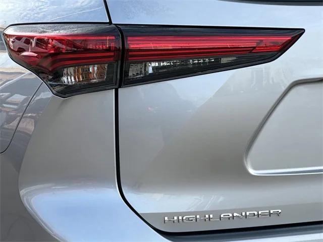 used 2021 Toyota Highlander car, priced at $29,825