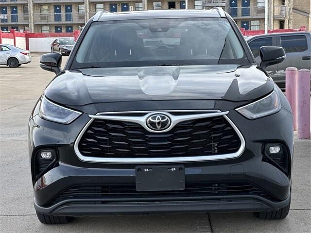 used 2021 Toyota Highlander car, priced at $30,152