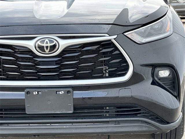 used 2021 Toyota Highlander car, priced at $30,152