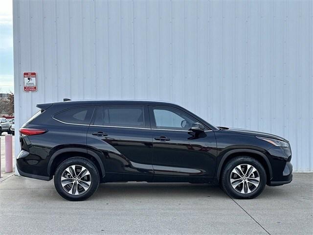 used 2021 Toyota Highlander car, priced at $30,152