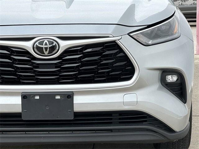 used 2021 Toyota Highlander car, priced at $29,404