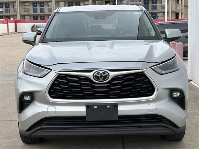 used 2021 Toyota Highlander car, priced at $29,404