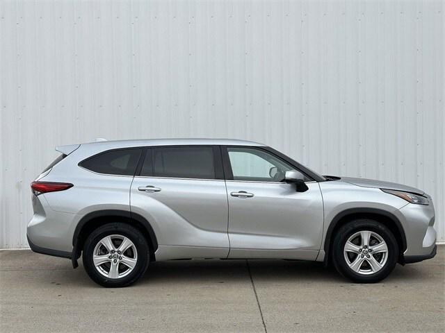 used 2021 Toyota Highlander car, priced at $29,404