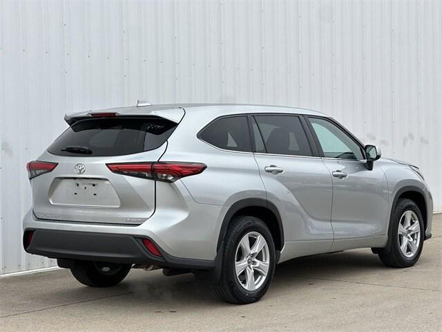 used 2021 Toyota Highlander car, priced at $29,404