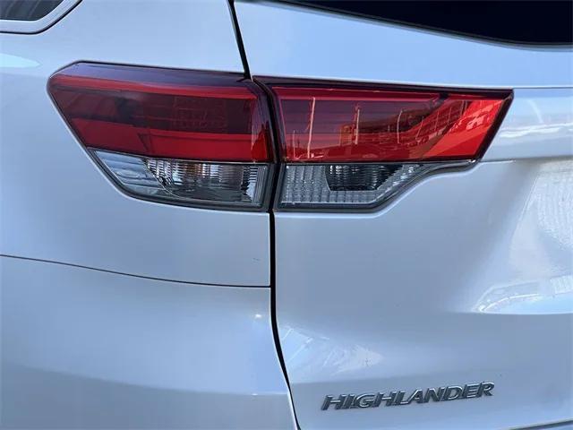 used 2019 Toyota Highlander car, priced at $23,293