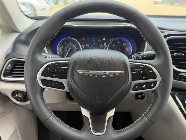 used 2023 Chrysler Pacifica car, priced at $23,139