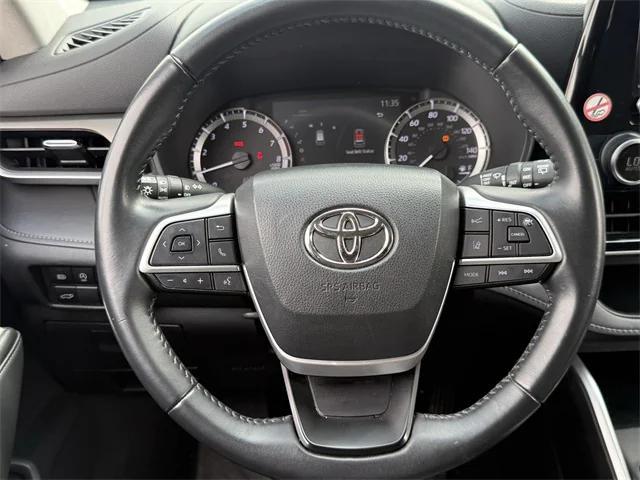 used 2023 Toyota Highlander car, priced at $30,887