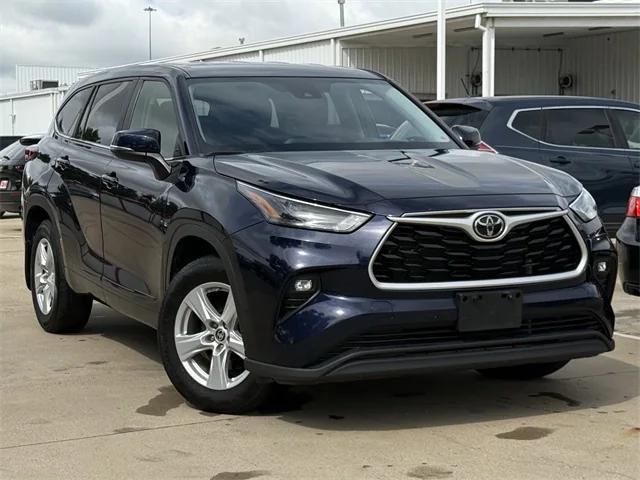used 2023 Toyota Highlander car, priced at $30,887