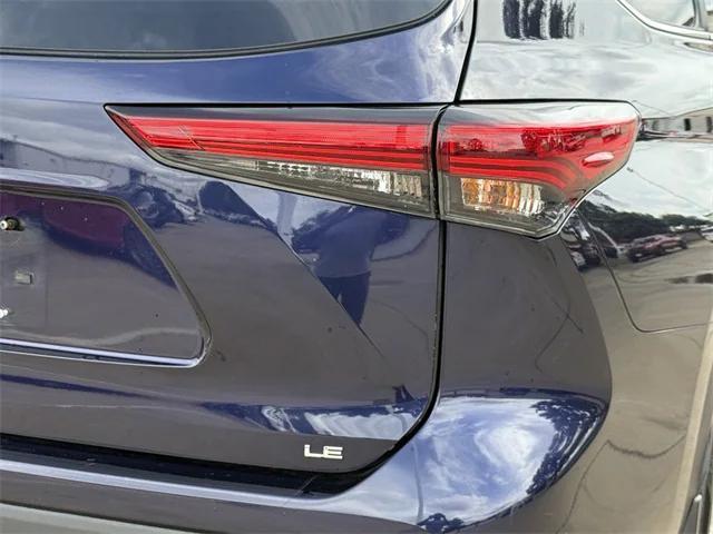 used 2023 Toyota Highlander car, priced at $30,887