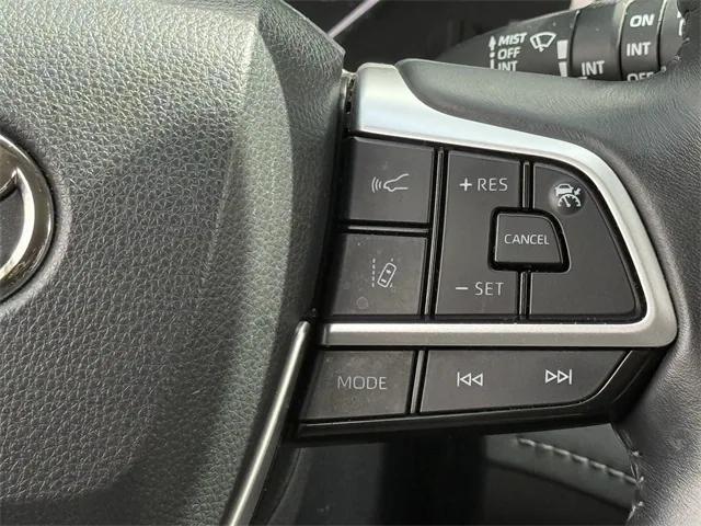used 2023 Toyota Highlander car, priced at $30,887