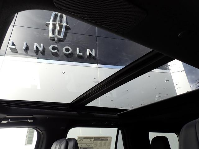 new 2025 Lincoln Navigator car, priced at $107,775