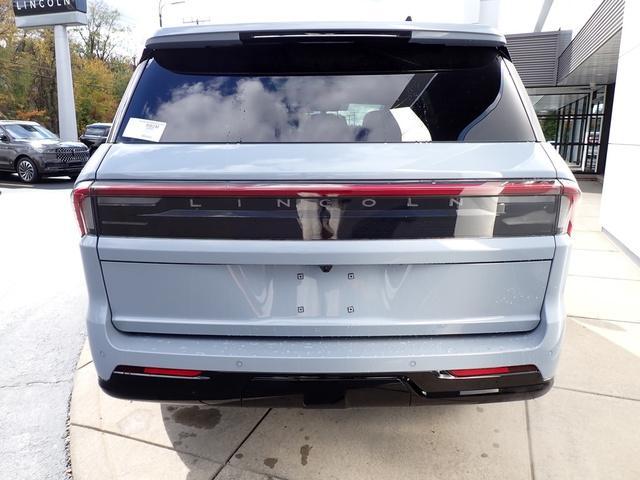 new 2025 Lincoln Navigator car, priced at $107,775