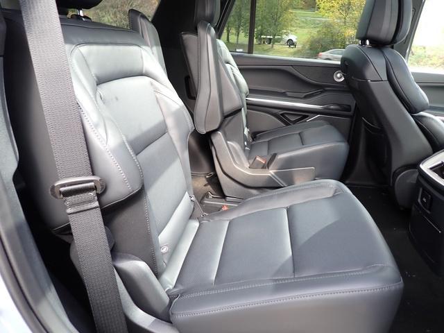 new 2025 Lincoln Navigator car, priced at $107,775