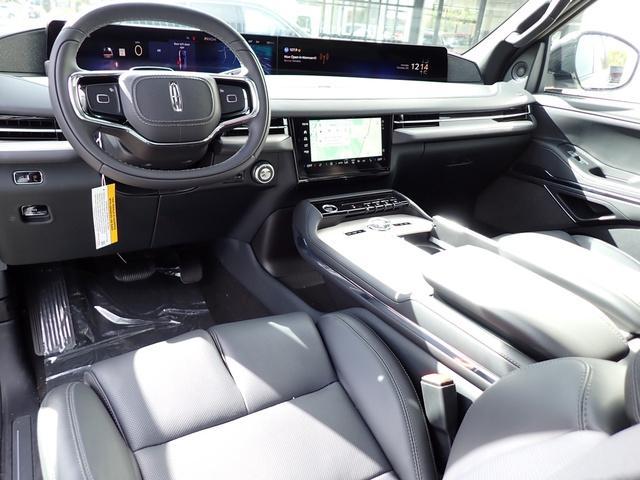new 2025 Lincoln Navigator car, priced at $107,775