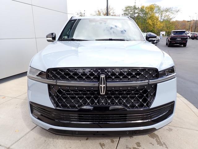 new 2025 Lincoln Navigator car, priced at $107,775