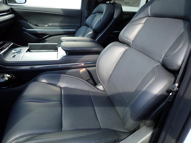 new 2025 Lincoln Navigator car, priced at $107,085