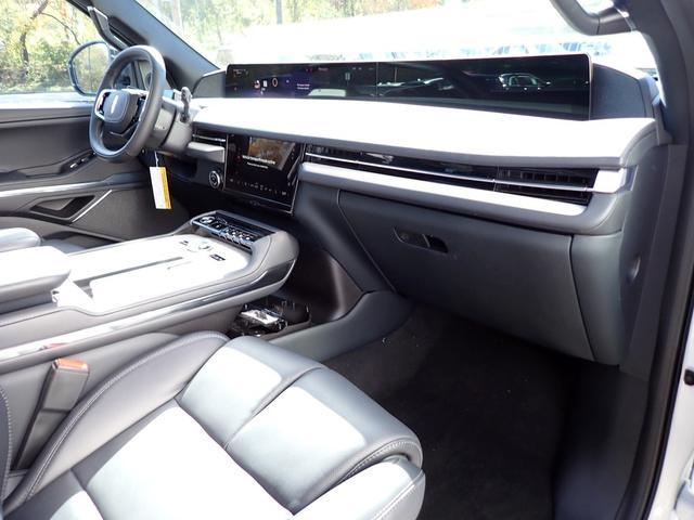 new 2025 Lincoln Navigator car, priced at $107,085