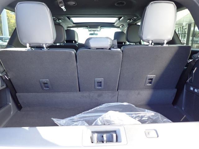 new 2025 Lincoln Navigator car, priced at $107,085