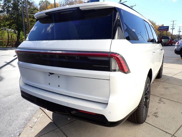 new 2025 Lincoln Navigator car, priced at $107,085