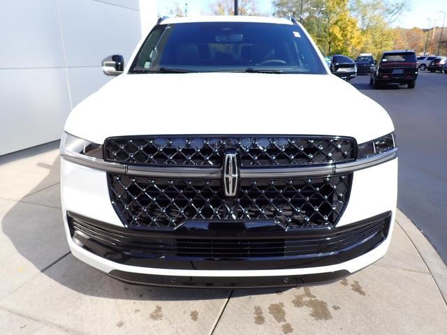 new 2025 Lincoln Navigator car, priced at $107,085