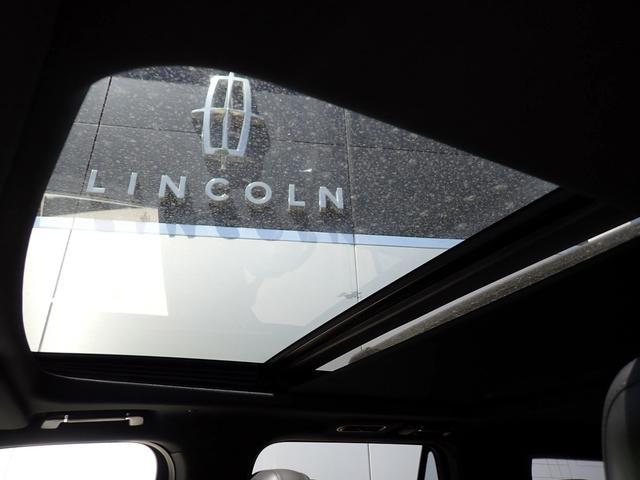 used 2021 Lincoln Navigator car, priced at $65,662