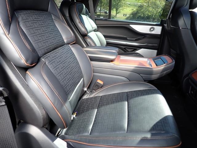 new 2025 Lincoln Navigator car, priced at $121,835