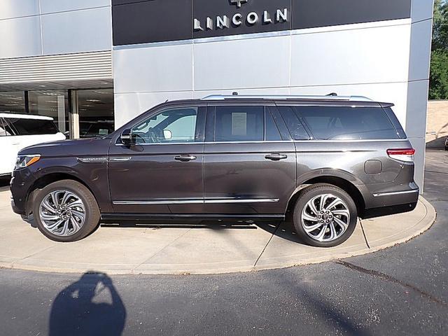 used 2024 Lincoln Navigator L car, priced at $74,988