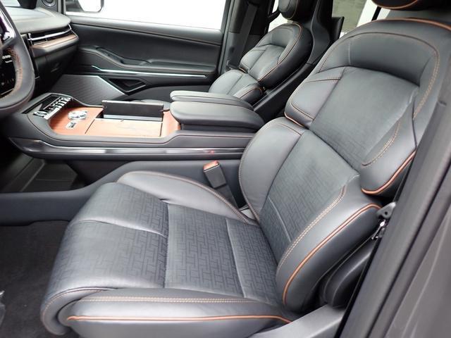 new 2025 Lincoln Navigator car, priced at $121,590